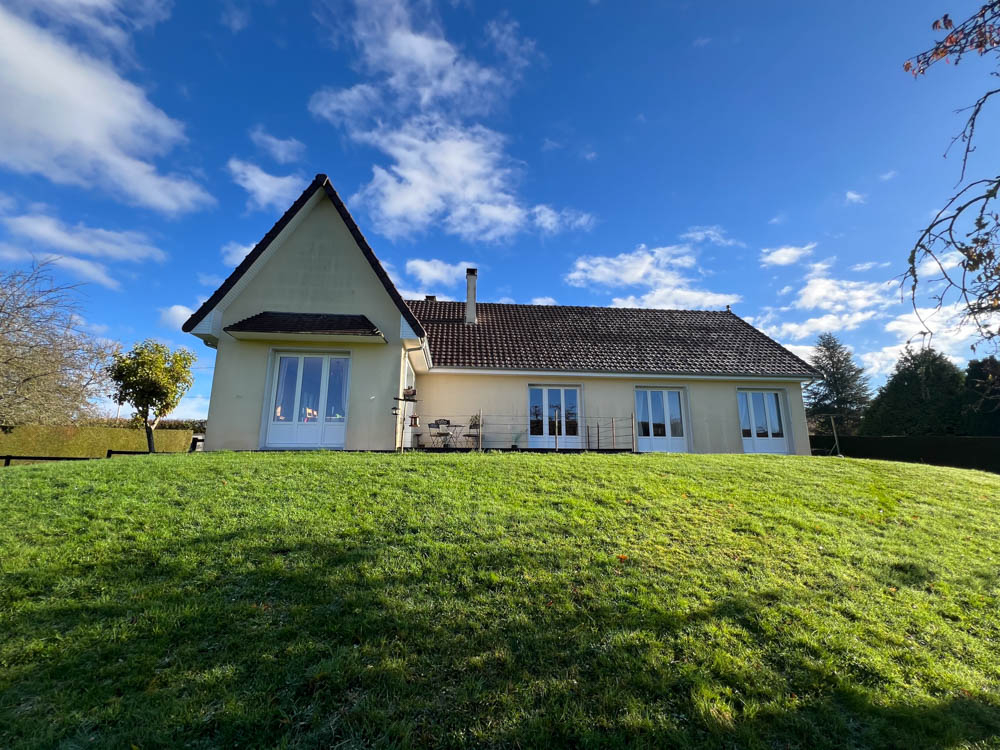 Pavillon de plain-pied très bien rénové et confortable aux abords de Vimoutiers